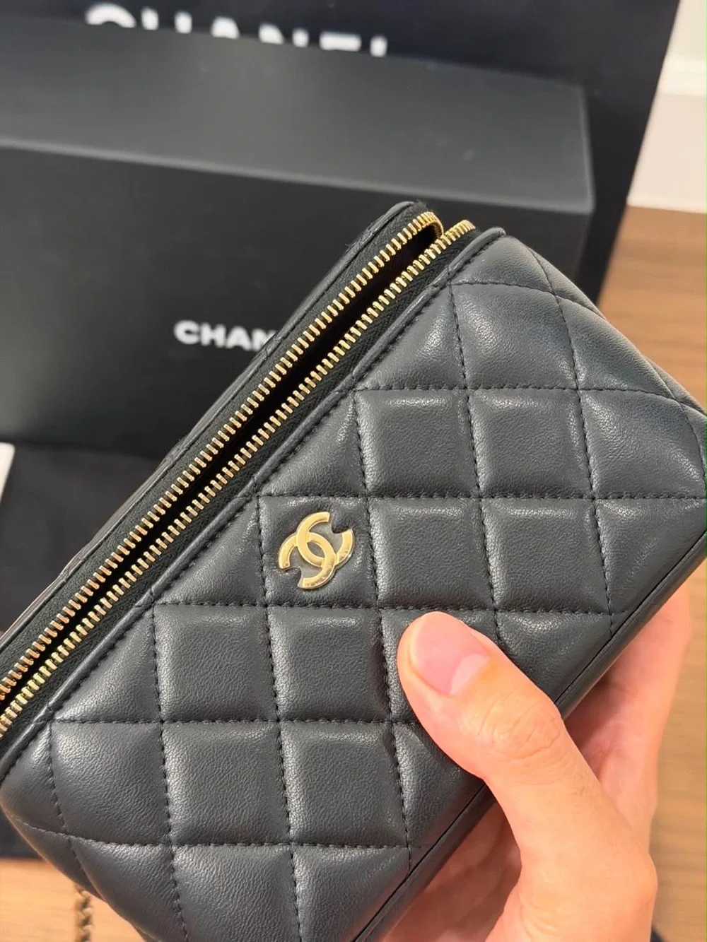 CHANEL classic quilted